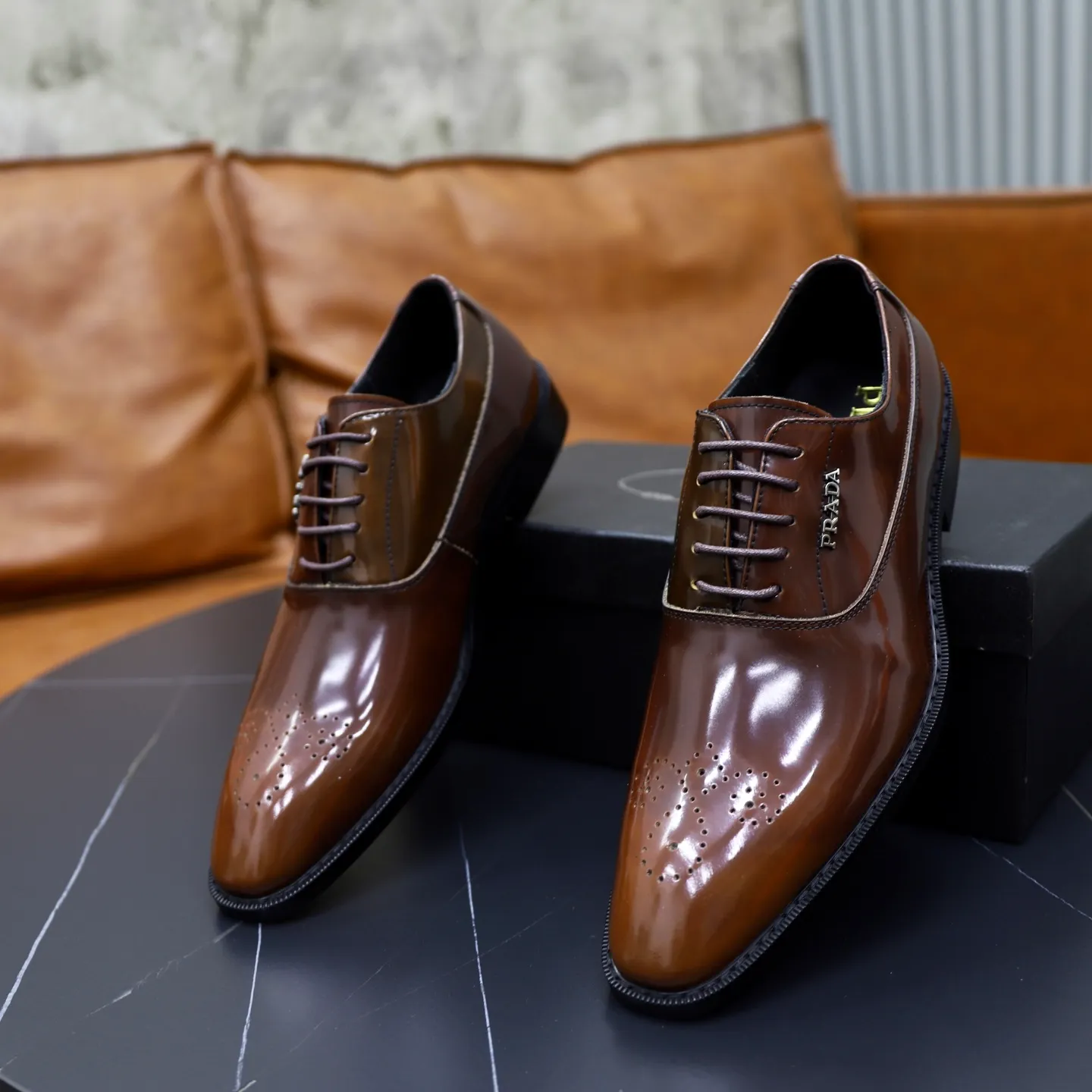Ex-factory price: 540💰🙅‍♂️🙅‍♂️🙅‍♂️ Brand: PRADA Standard code: Men's code 38-44 (45 can be customized) Grade: Same style as the official website Original order quality Material: Original cowhide surface Comfortable cowhide lining Original outsole Style category: Men's fashionable casual leather shoes Distinguished big-name luxury elements Top luxury Color: actual picture color